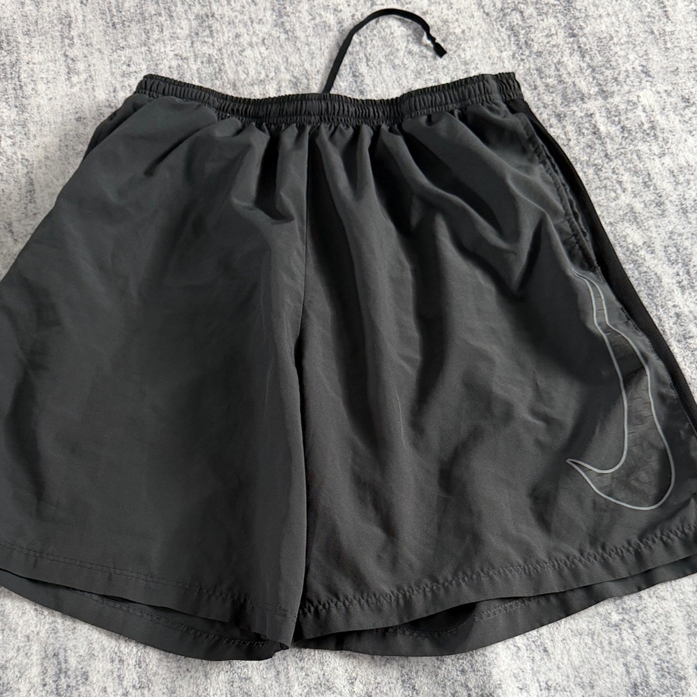Nike Men gray/black dri-fit shorts size large